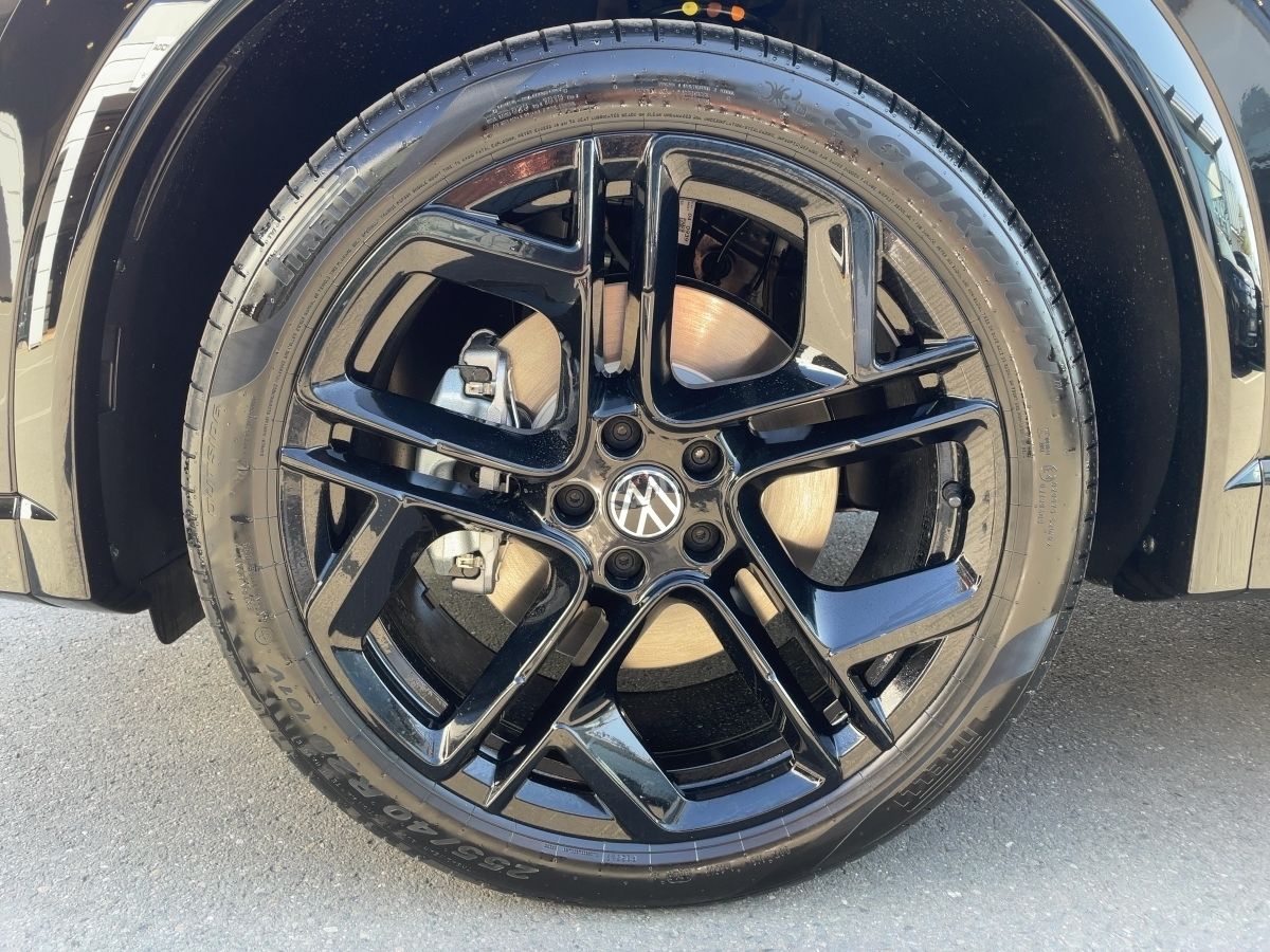 Fahrzeugabbildung Volkswagen Tiguan eHybrid R-Line AHK Pano BlackStyle Navi