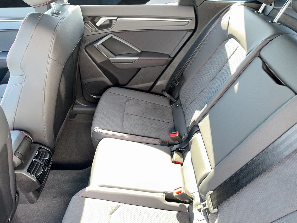 Fahrzeugabbildung Audi Q3 S line 40TFSI quattro S tronic AHK Pano