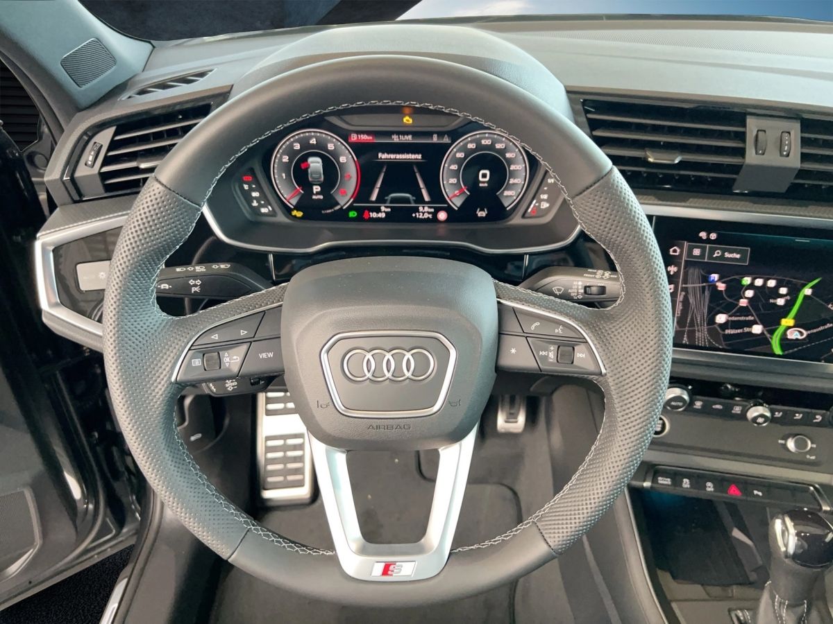 Fahrzeugabbildung Audi Q3 Sportback S line 40 TFSI quattro Pano AHK