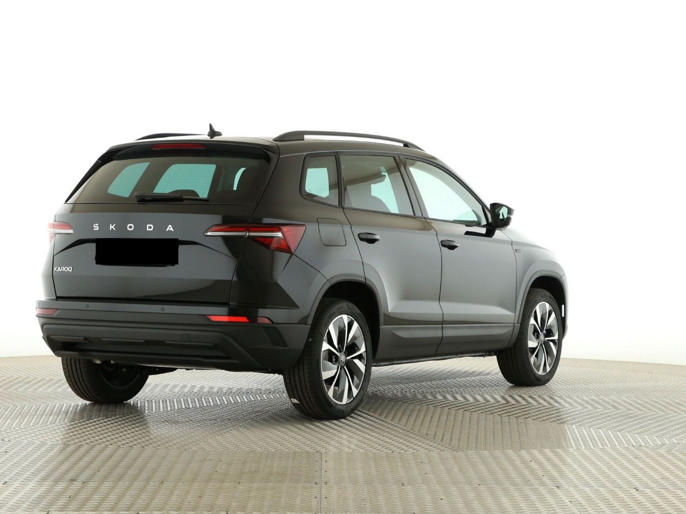 Fahrzeugabbildung SKODA Karoq Karoq Tour 1.5l TSI 110 kW 7-Gang-DSG AHK| - mit KI generiert/bearbeitet