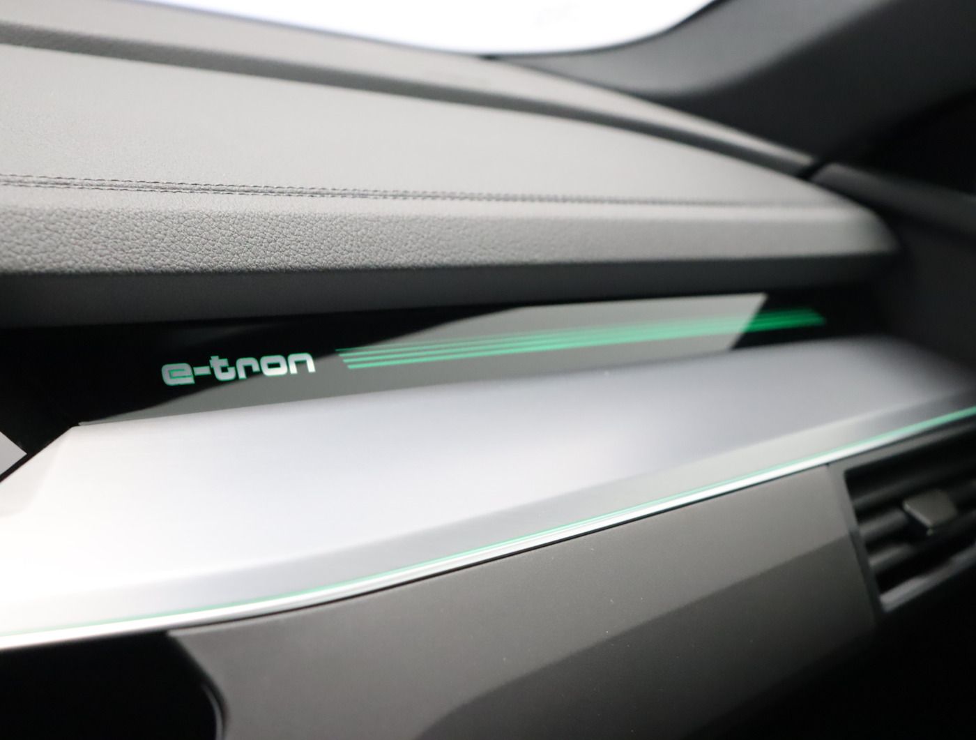 Fahrzeugabbildung Audi Q8 e-tron Sportback 55 quattro advanced |Luft