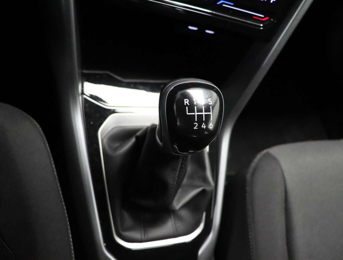 Fahrzeugabbildung Volkswagen T-Roc 1.0 TSI LIFE |VirtualCP|CarPlay|LM|KlimaA