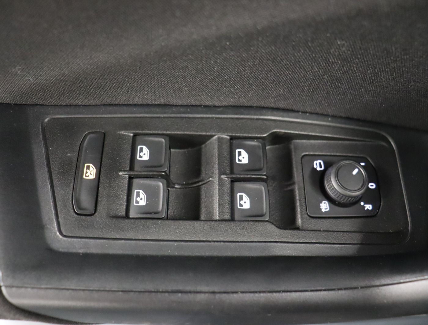 Fahrzeugabbildung Volkswagen T-Roc 1.0 TSI LIFE |VirtualCP|CarPlay|LM|KlimaA