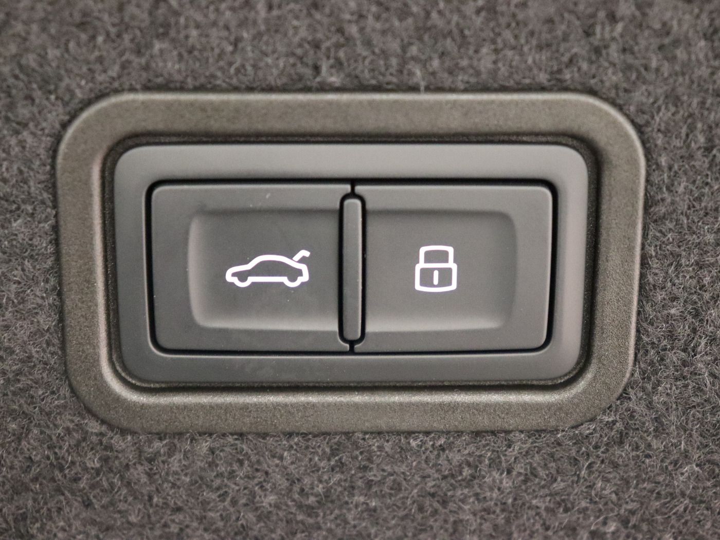 Fahrzeugabbildung Audi A8 lang 60 TFSI e quattro |Matrix|Luft|Pano|B&O