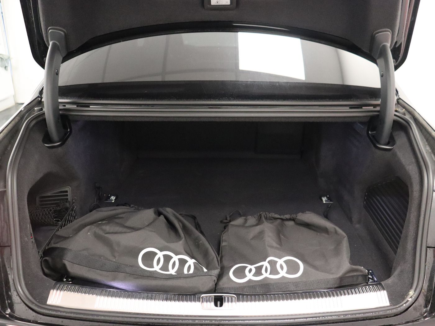Fahrzeugabbildung Audi A8 lang 60 TFSI e quattro |Matrix|Luft|Pano|B&O