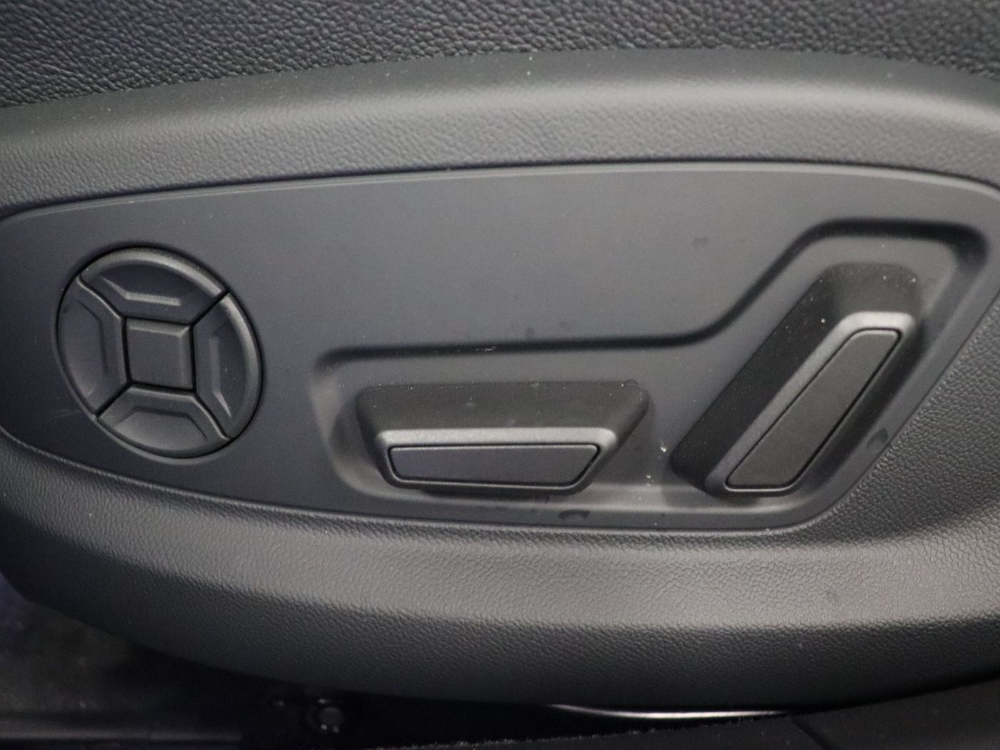 Fahrzeugabbildung Audi A8 lang 60 TFSI e quattro |Matrix|Luft|Pano|B&O