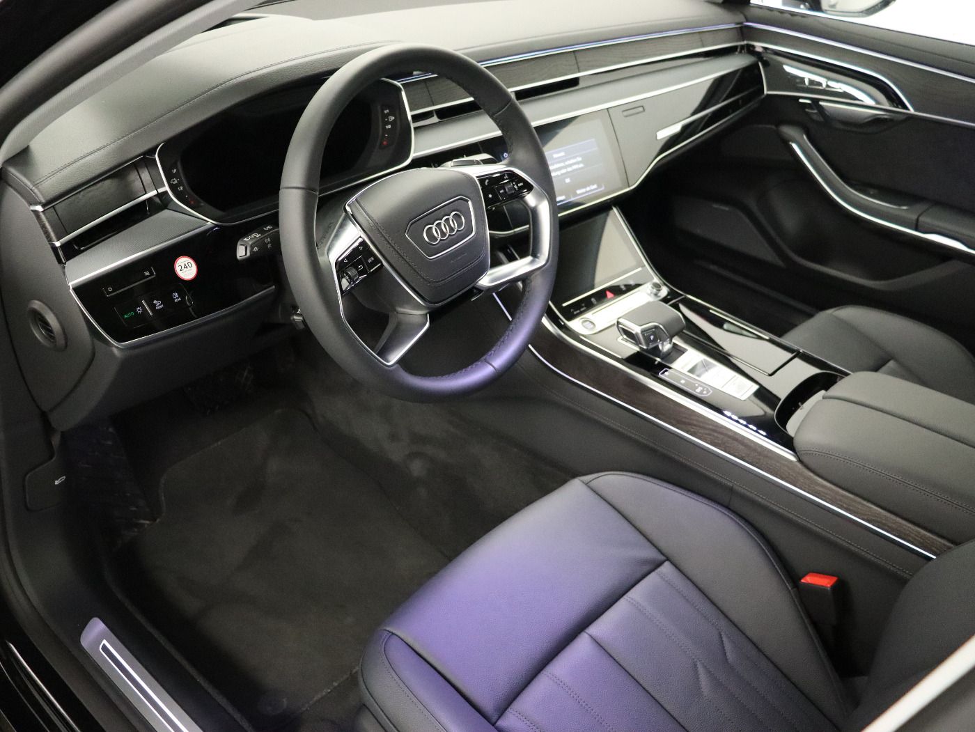 Fahrzeugabbildung Audi A8 lang 60 TFSI e quattro |Matrix|Luft|Pano|B&O