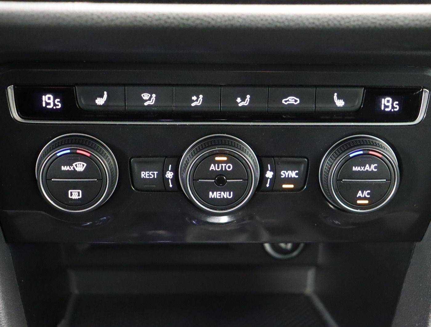 Fahrzeugabbildung Volkswagen Tiguan Allspace 2.0 TDI 4M DSG Highline Navi AHK
