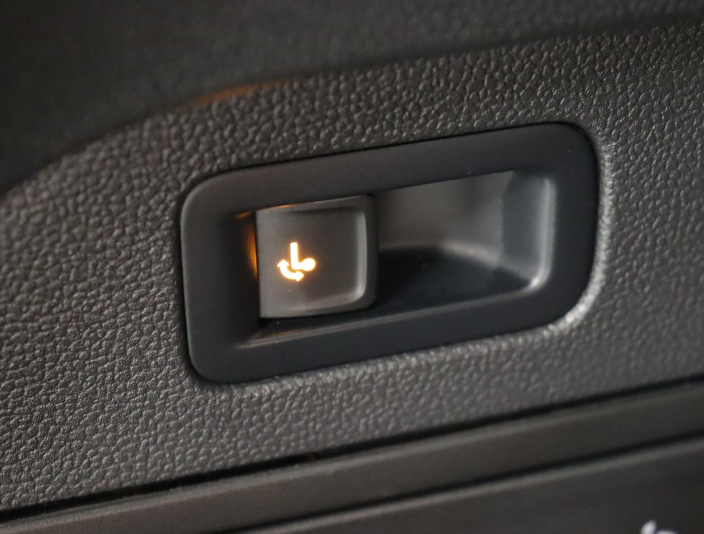 Fahrzeugabbildung Volkswagen Tiguan Allspace 2.0 TDI 4M DSG Highline Navi AHK