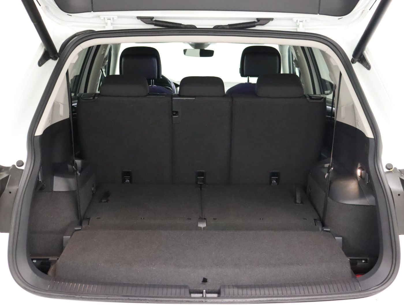 Fahrzeugabbildung Volkswagen Tiguan Allspace 2.0 TDI 4M DSG Highline Navi AHK