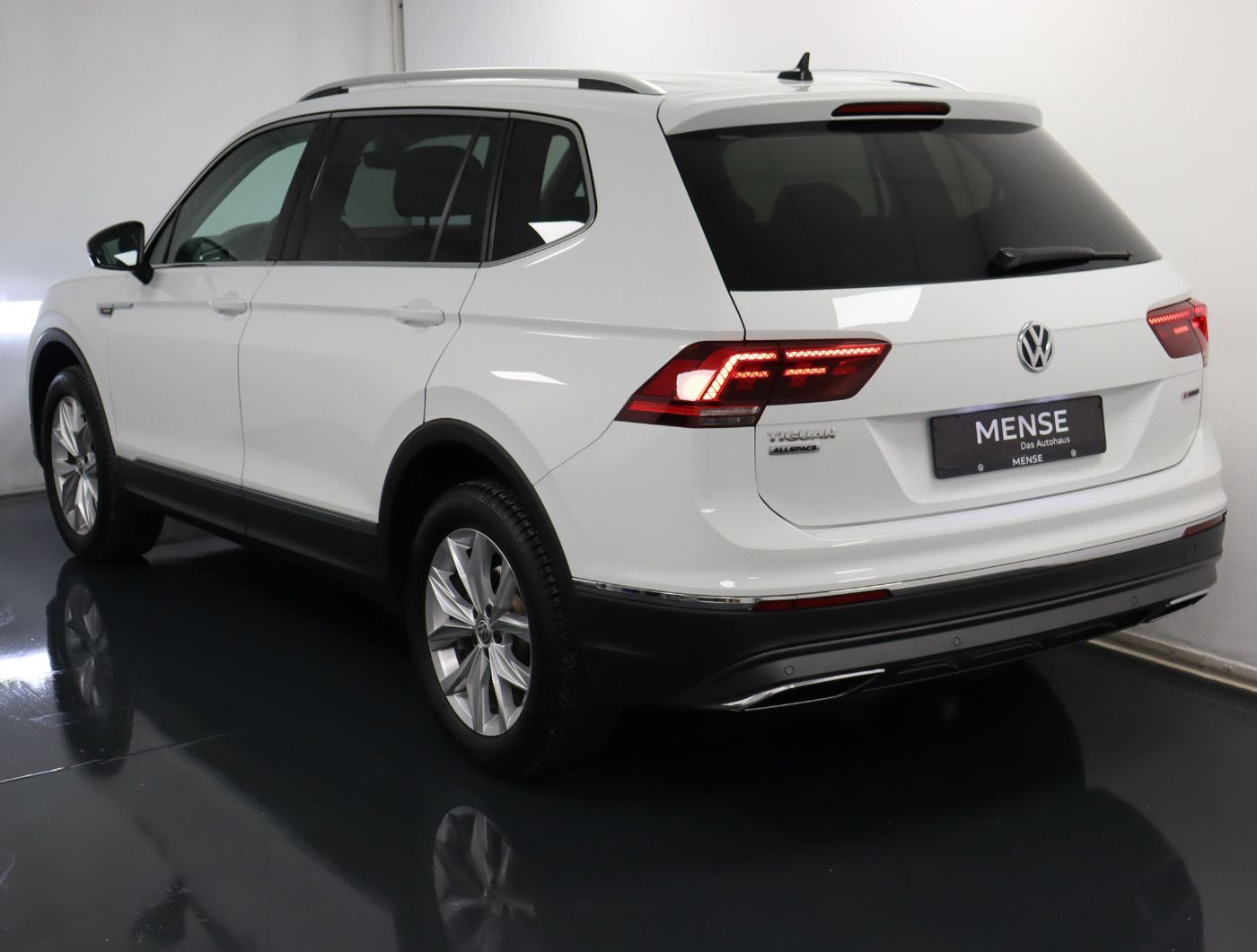 Fahrzeugabbildung Volkswagen Tiguan Allspace 2.0 TDI 4M DSG Highline Navi AHK