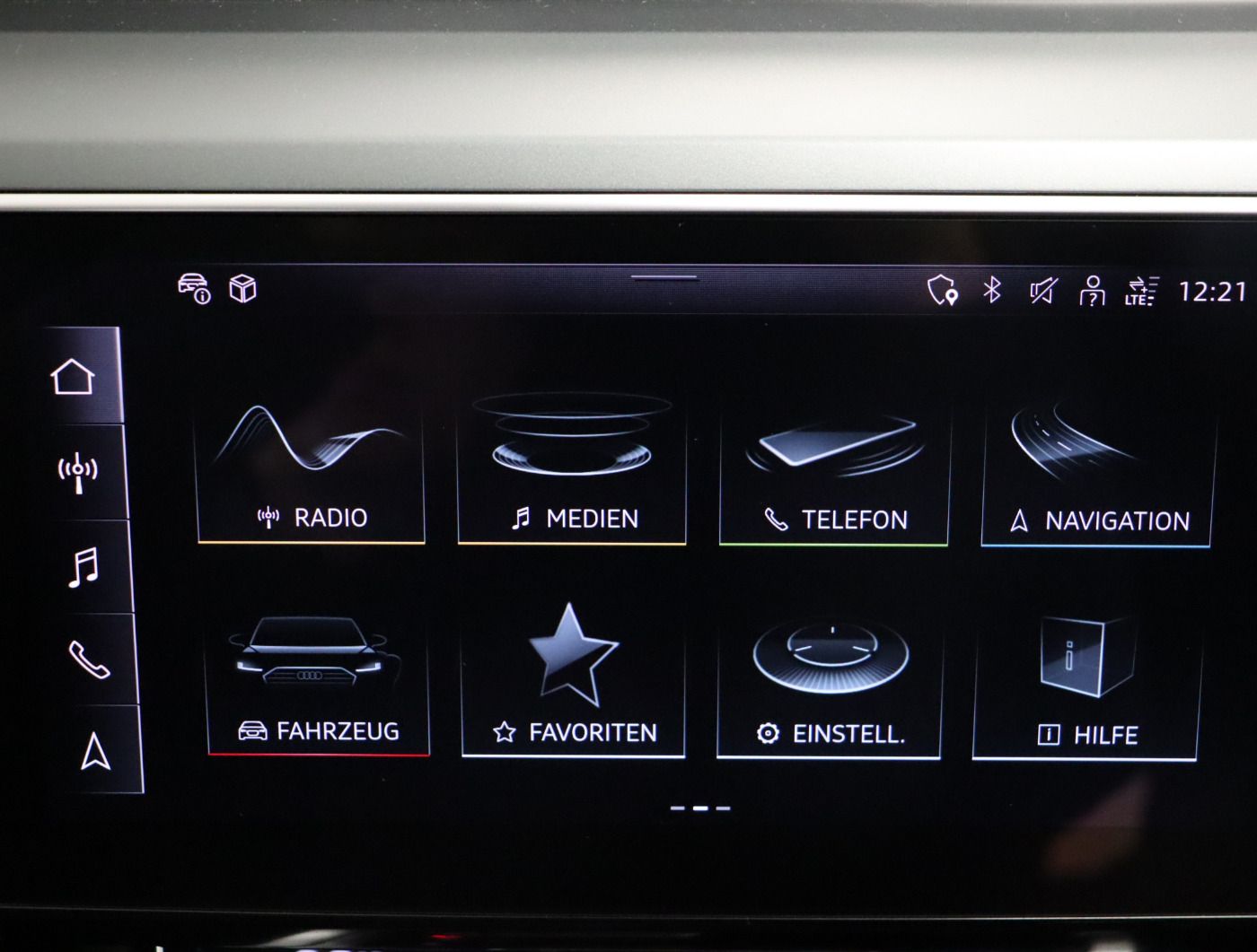 Fahrzeugabbildung Audi Q8 e-tron 55 quattro advanced |Matrix|Luft|LED