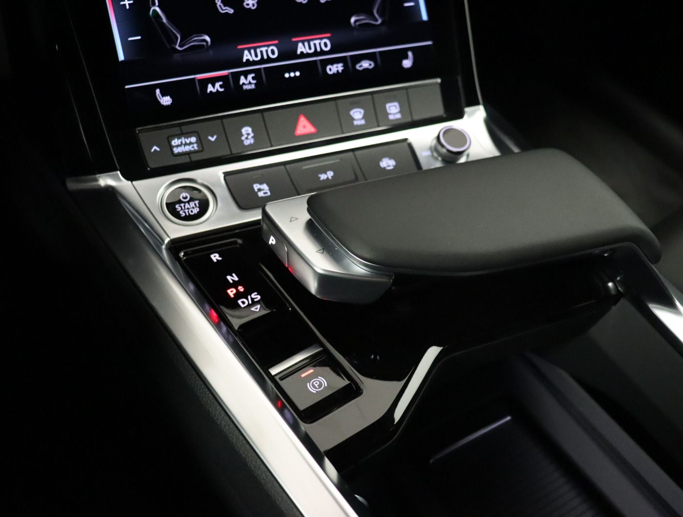 Fahrzeugabbildung Audi Q8 e-tron 55 quattro advanced |Matrix|Luft|LED