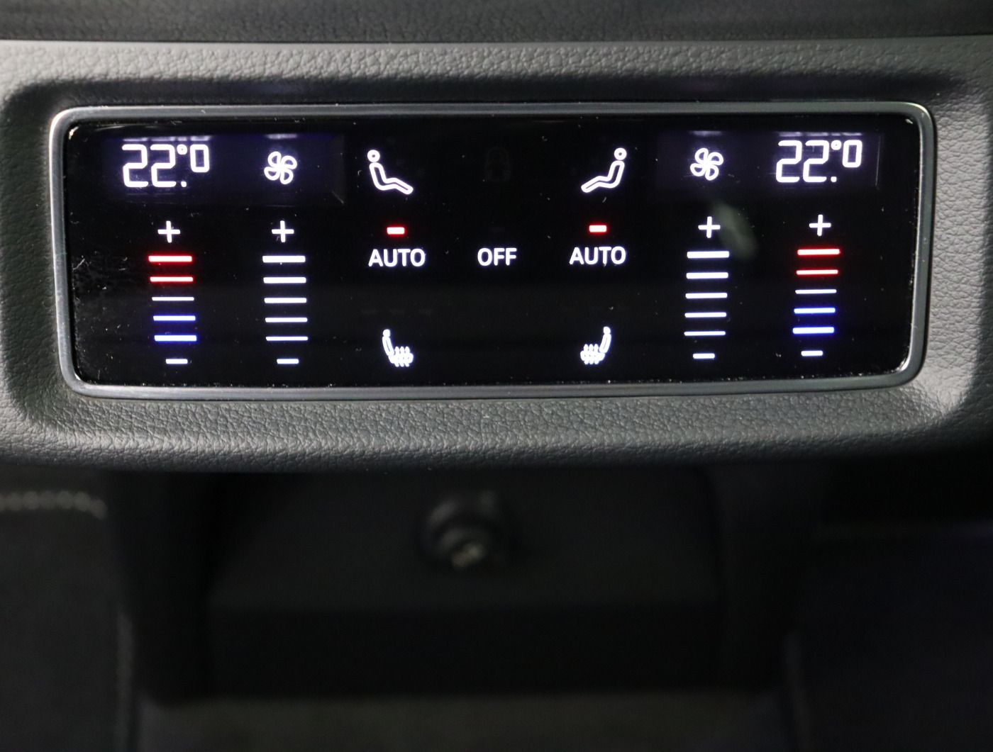 Fahrzeugabbildung Audi Q8 e-tron 55 quattro advanced |Matrix|Luft|LED