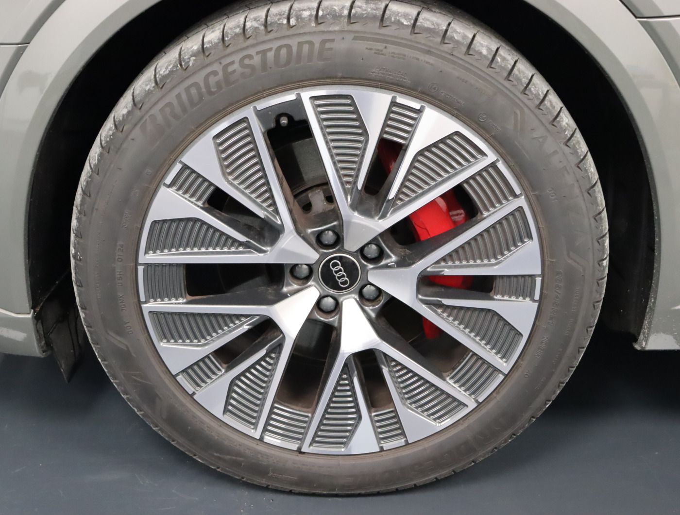 Fahrzeugabbildung Audi Q8 e-tron 55 quattro advanced |Matrix|Luft|LED