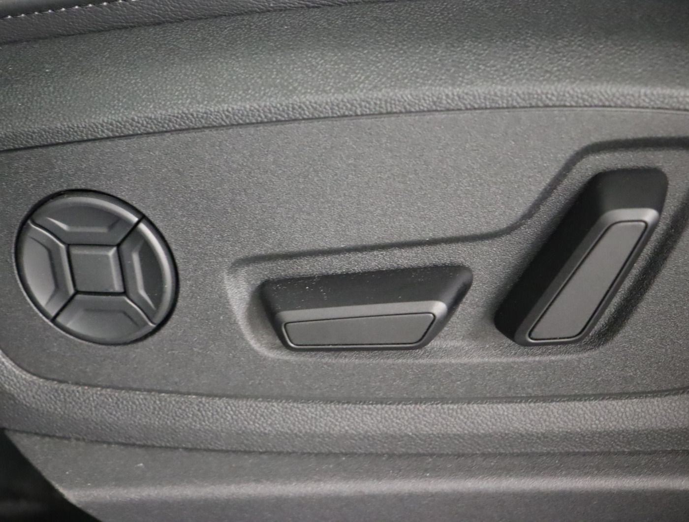 Fahrzeugabbildung Audi Q8 e-tron 55 quattro advanced |Matrix|Luft|LED
