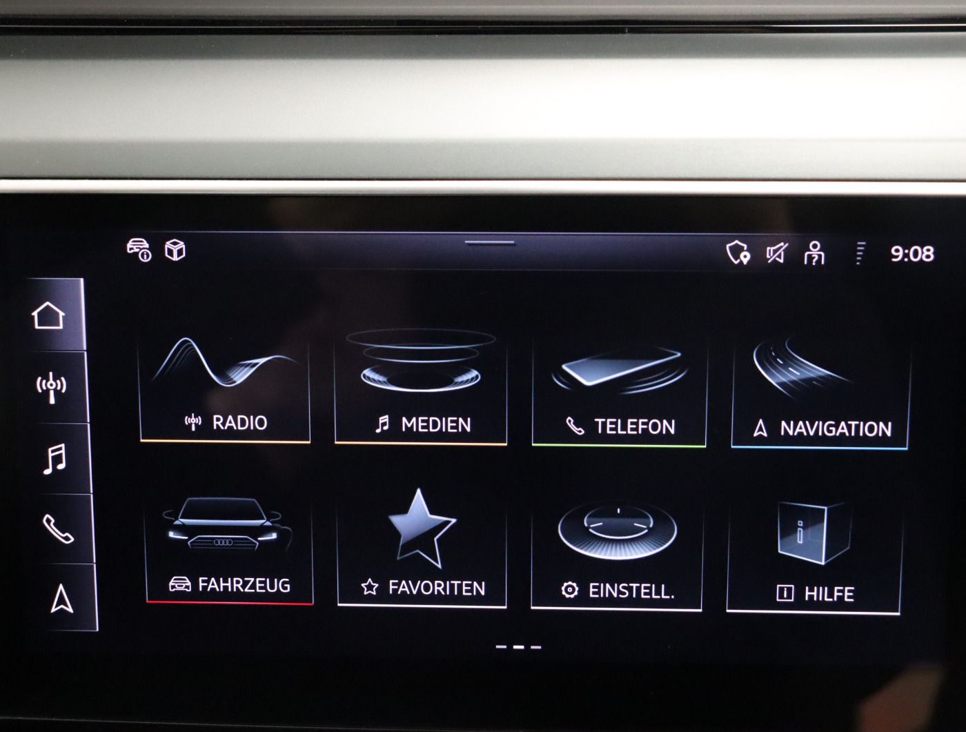 Fahrzeugabbildung Audi Q8 e-tron 55 quattro advanced |Matrix|Luft|LED