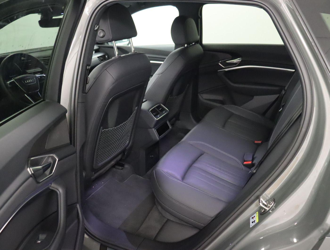 Fahrzeugabbildung Audi Q8 e-tron 55 quattro advanced |Matrix|Luft|LED