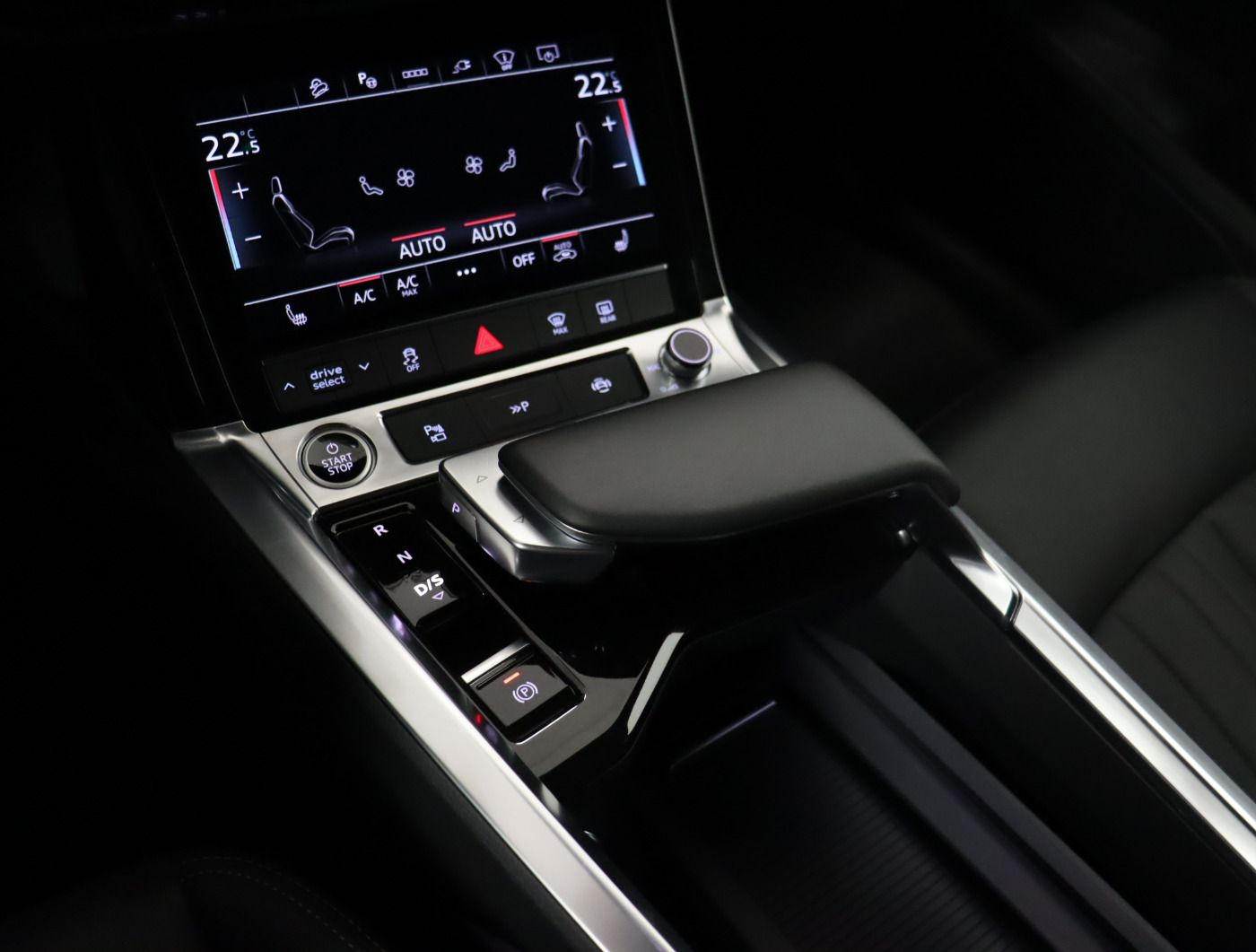Fahrzeugabbildung Audi Q8 e-tron 55 quattro advanced |Matrix|Luft|LED