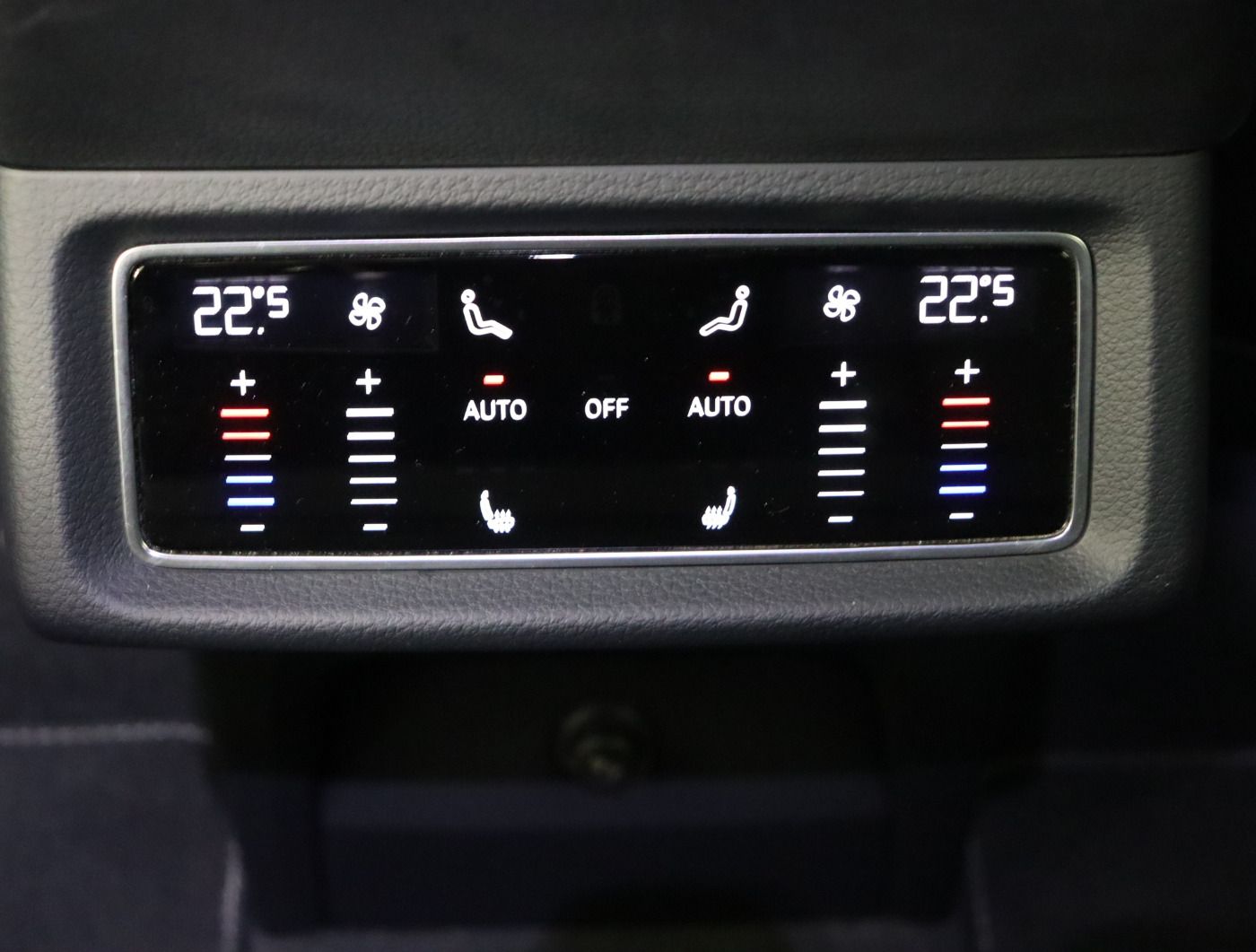 Fahrzeugabbildung Audi Q8 e-tron 55 quattro advanced |Matrix|Luft|LED