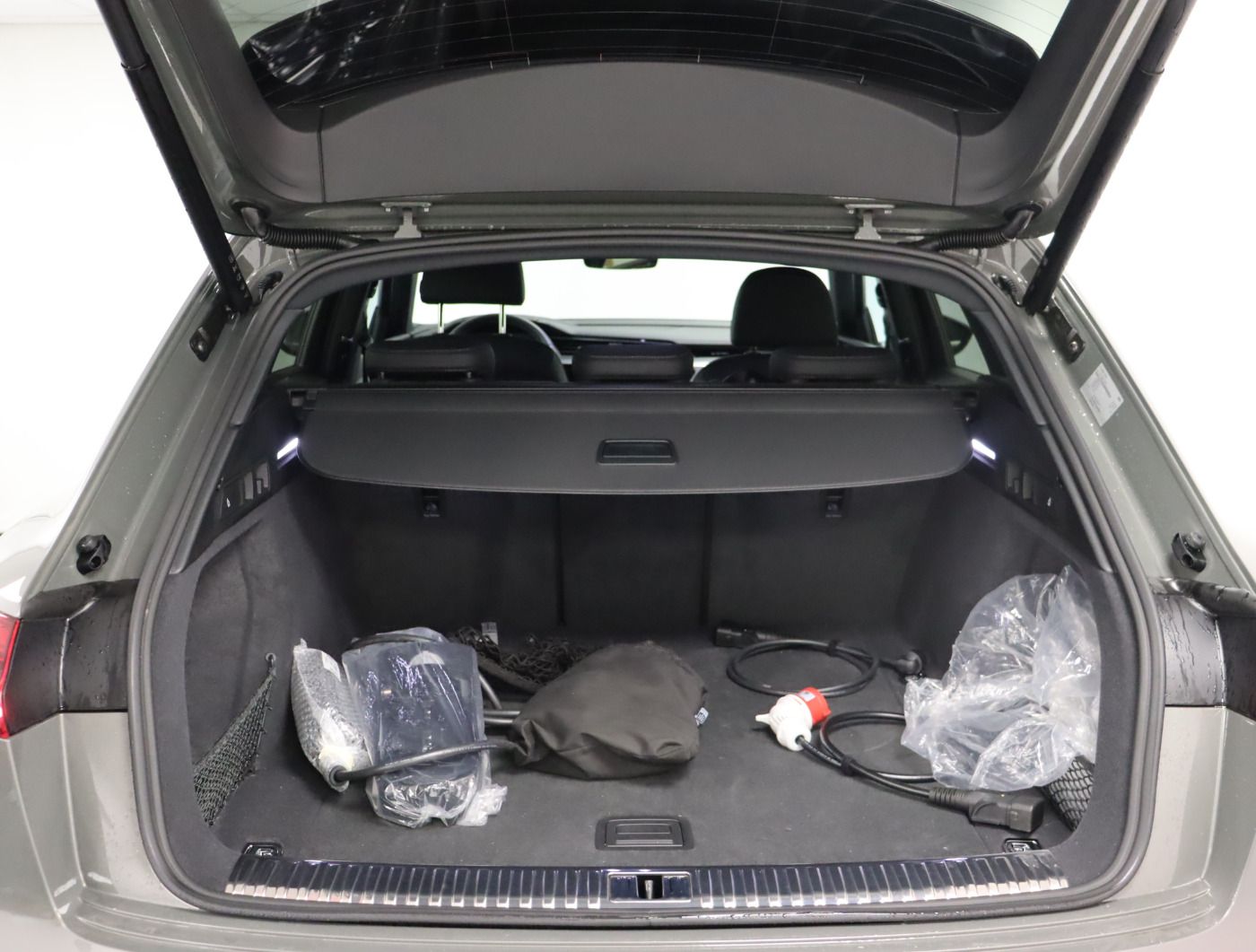 Fahrzeugabbildung Audi Q8 e-tron 55 quattro advanced |Matrix|Luft|LED