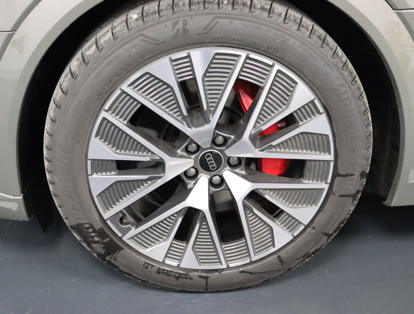 Fahrzeugabbildung Audi Q8 e-tron 55 quattro advanced |Matrix|Luft|LED