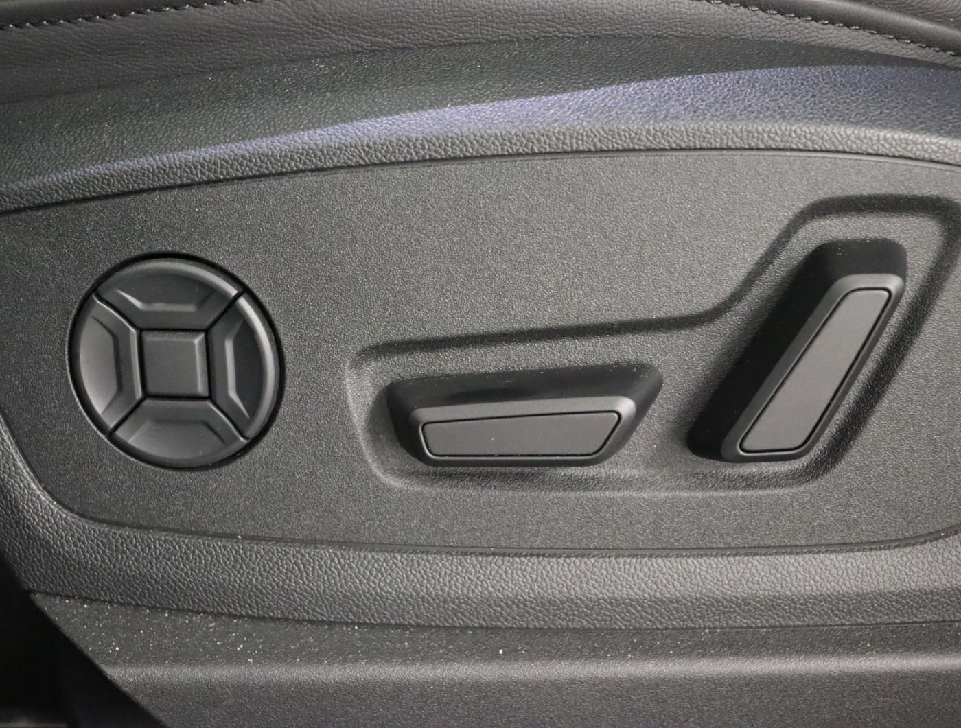 Fahrzeugabbildung Audi Q8 e-tron 55 quattro advanced |Matrix|Luft|LED