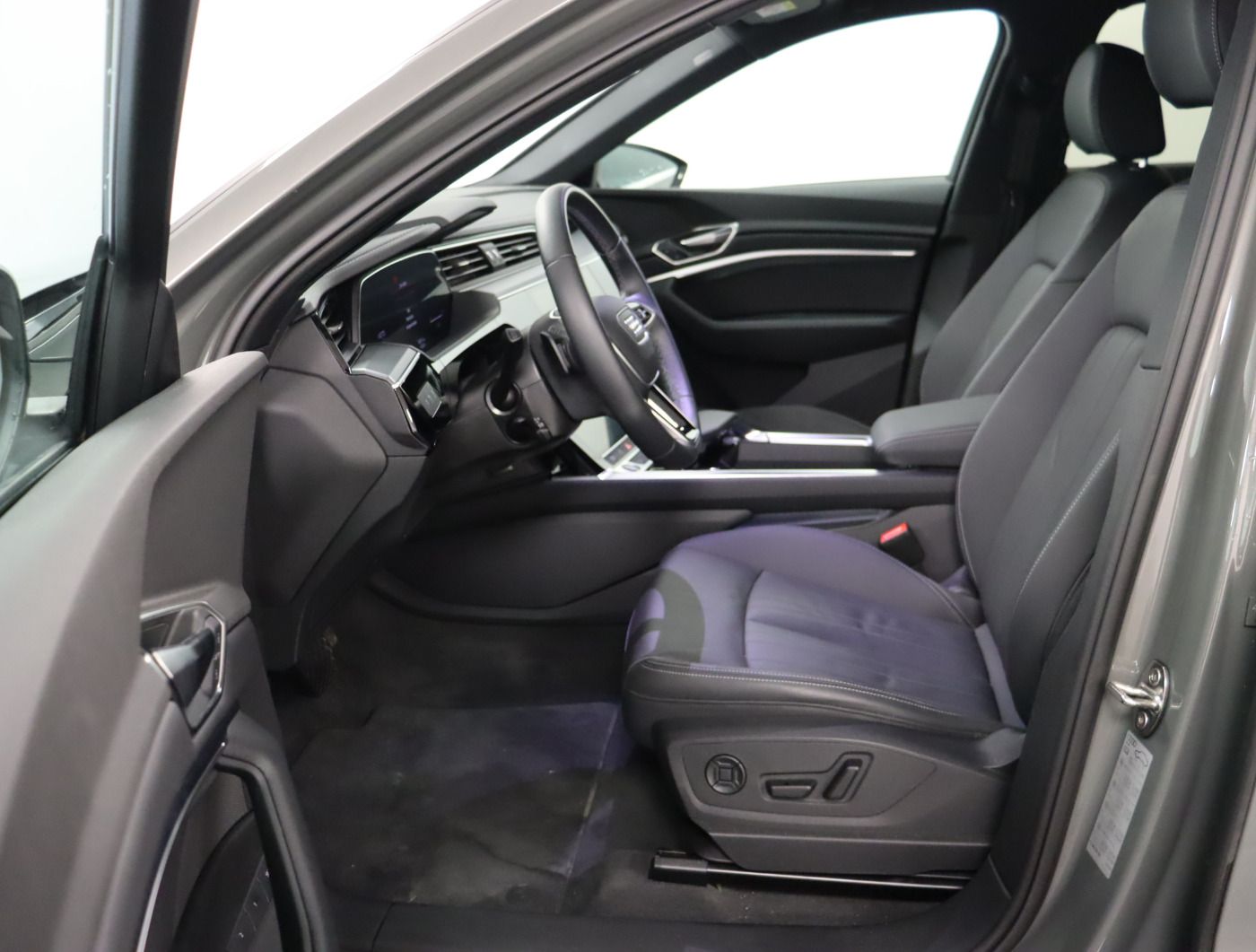 Fahrzeugabbildung Audi Q8 e-tron 55 quattro advanced |Matrix|Luft|LED
