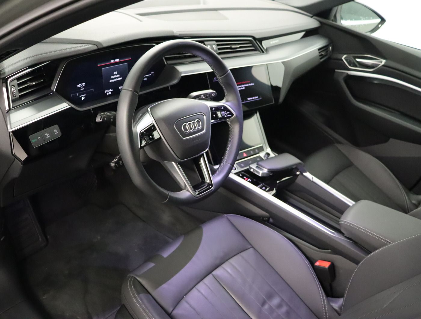 Fahrzeugabbildung Audi Q8 e-tron 55 quattro advanced |Matrix|Luft|LED