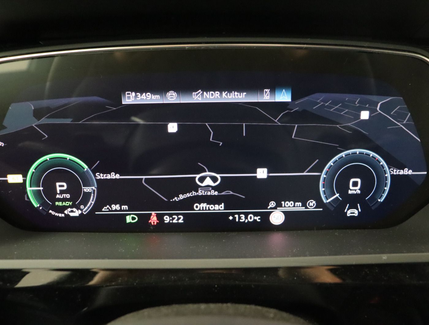 Fahrzeugabbildung Audi Q8 e-tron 55 quattro S line |Matrix|Luft|LED