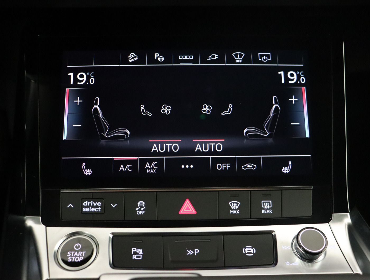 Fahrzeugabbildung Audi Q8 e-tron 55 quattro S line |Matrix|Luft|LED