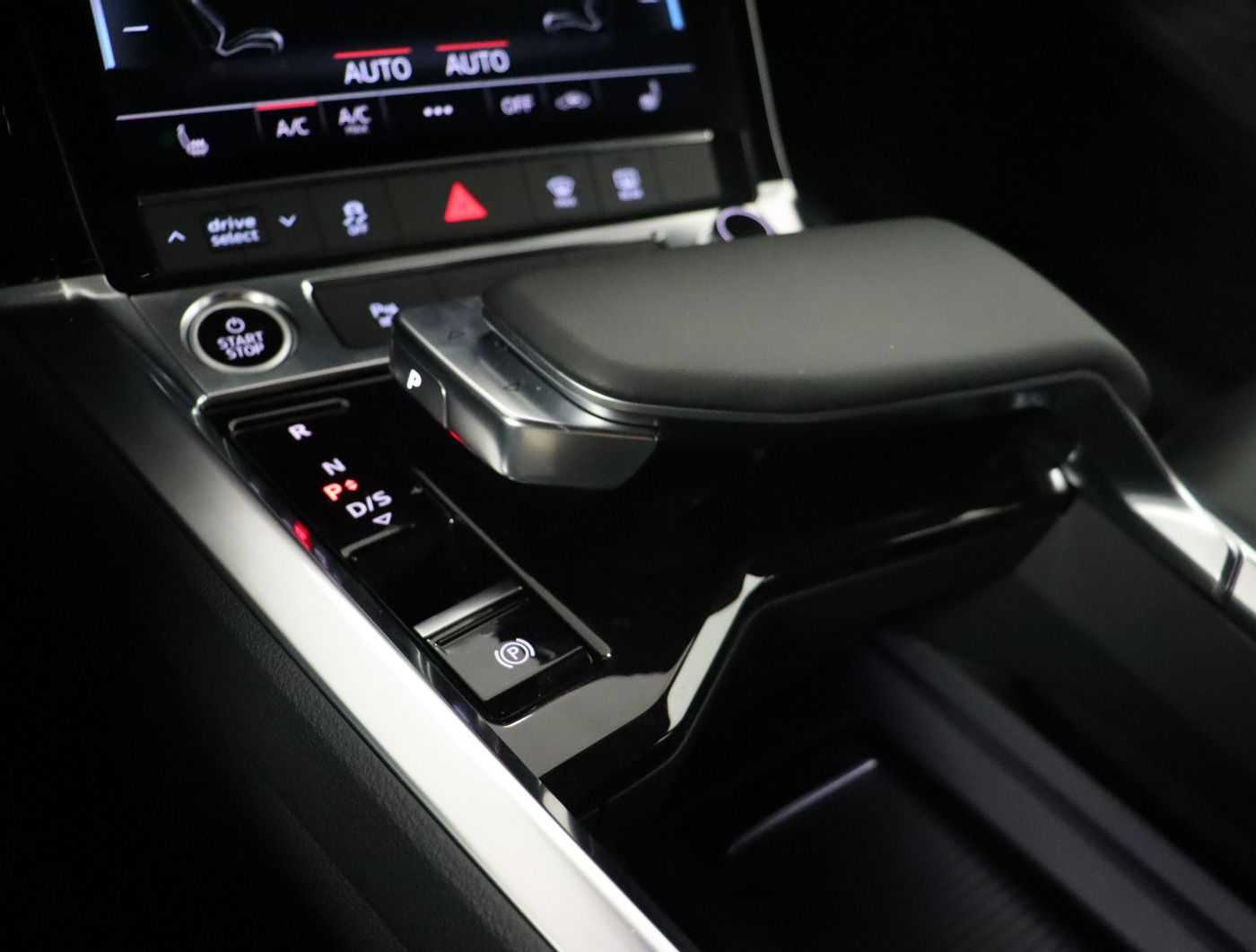 Fahrzeugabbildung Audi Q8 e-tron 55 quattro S line |Matrix|Luft|LED