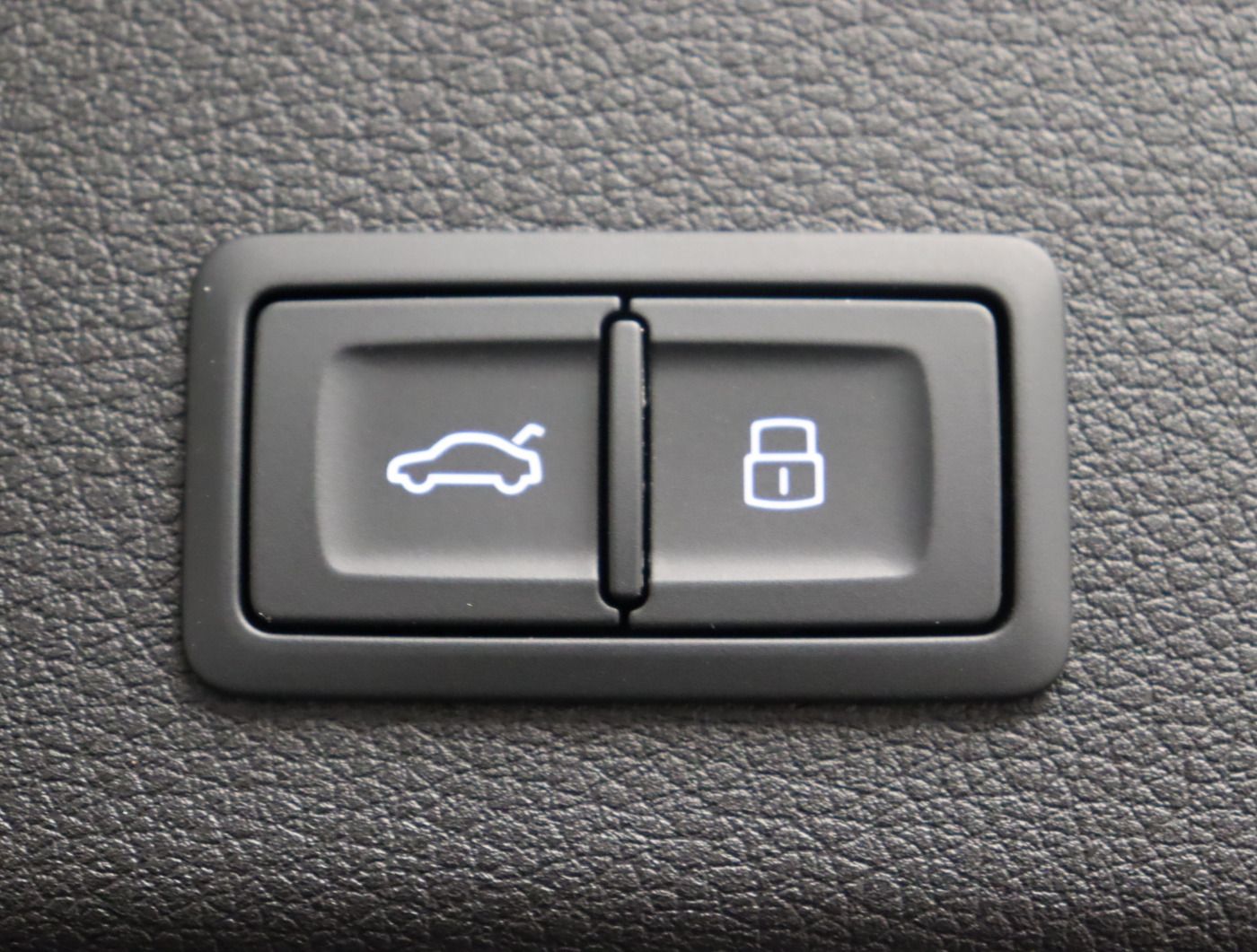 Fahrzeugabbildung Audi Q8 e-tron 55 quattro S line |Matrix|Luft|LED