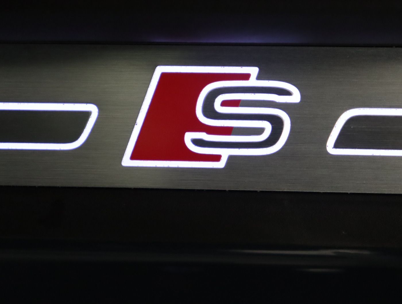 Fahrzeugabbildung Audi Q8 e-tron 55 quattro S line |Matrix|Luft|LED