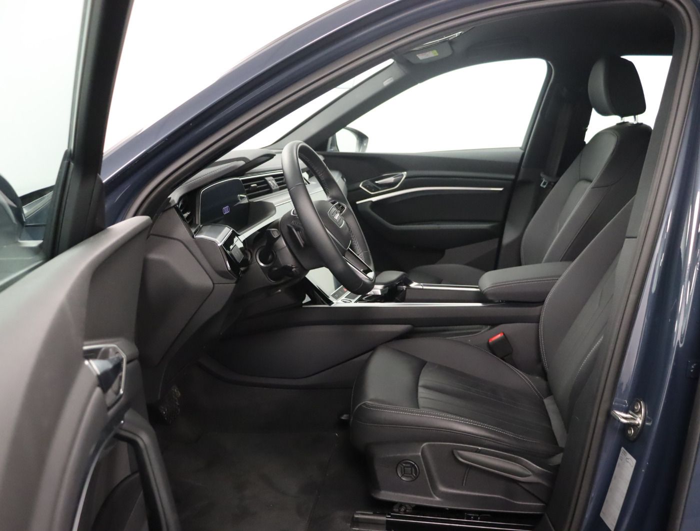 Fahrzeugabbildung Audi Q8 e-tron 55 quattro S line |Matrix|Luft|LED