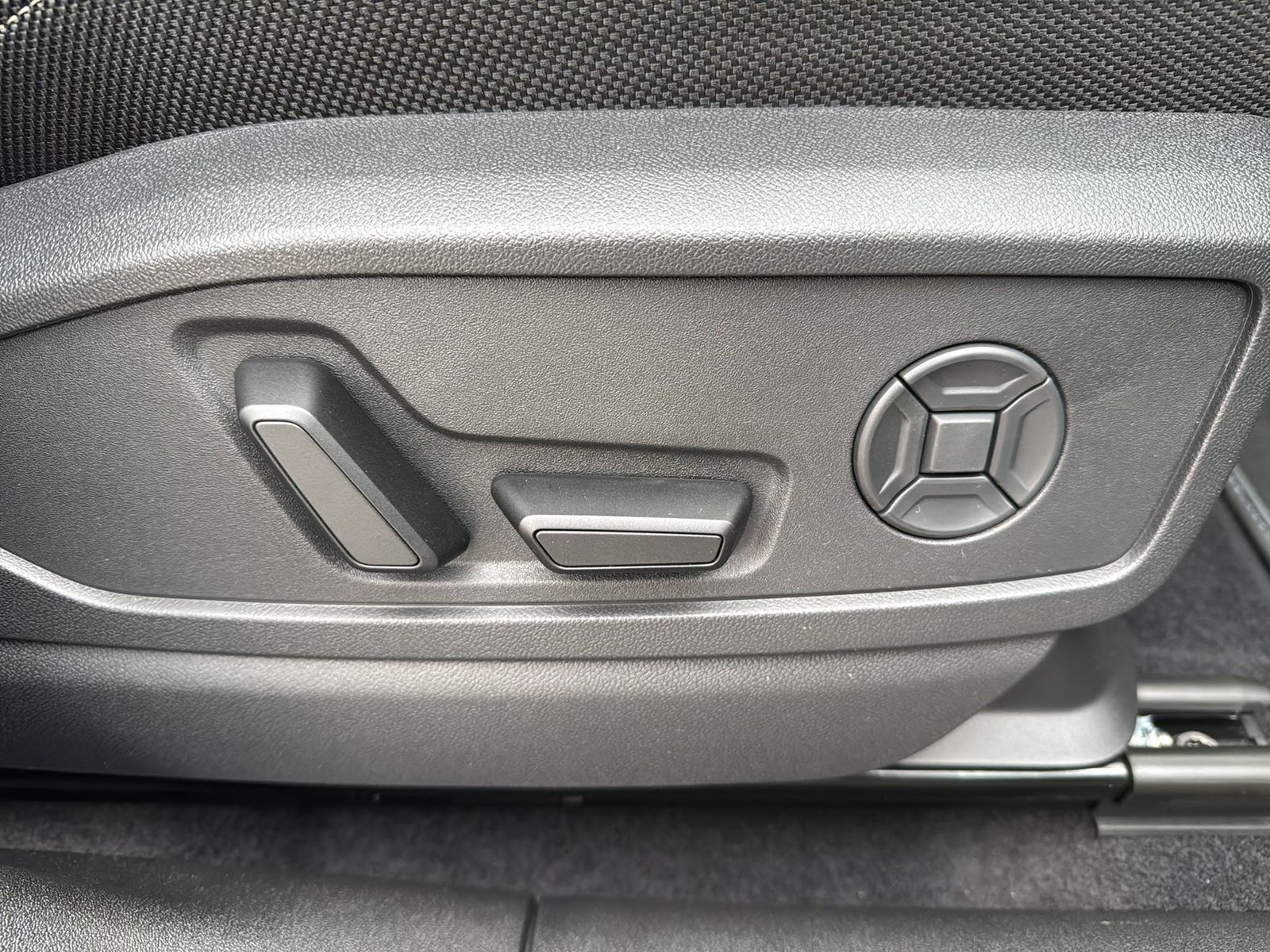 Fahrzeug autohaus mense Fahrzeugabbildung Audi Q5 SUV 40TDI quattro |AHK|HUD|MATRIX|SpurH|LM