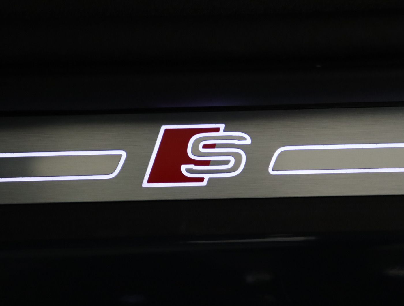 Fahrzeugabbildung Audi Q8 e-tron 55 quattro S line |Matrix|Luft|LED