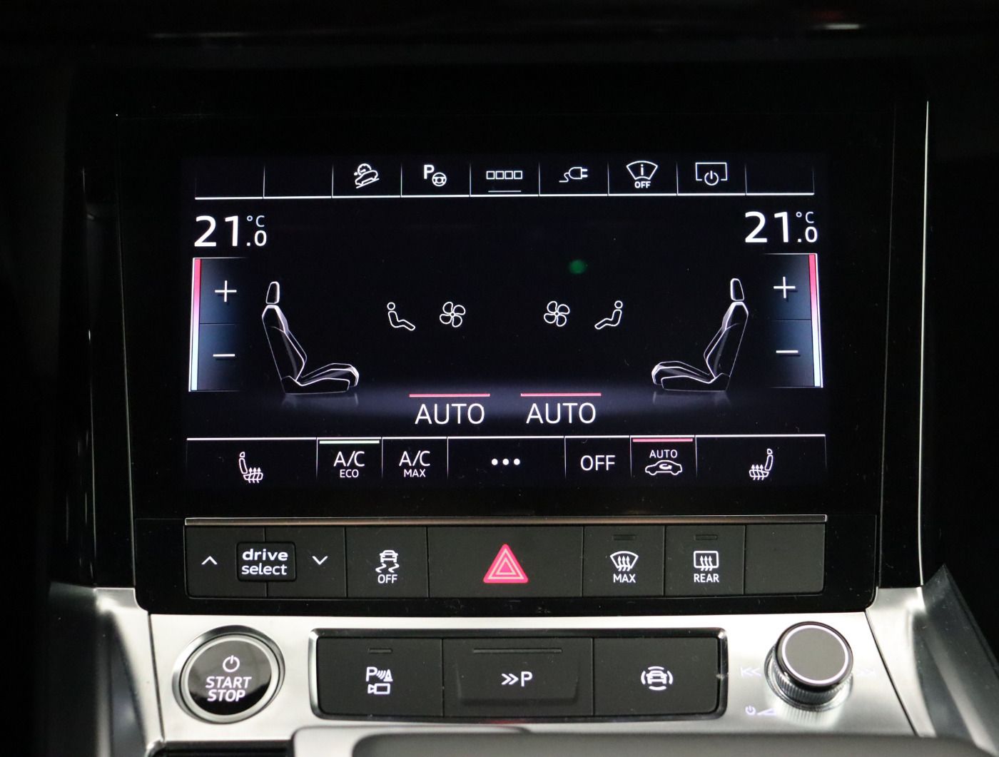 Fahrzeugabbildung Audi Q8 e-tron 55 quattro S line |Matrix|Luft|LED