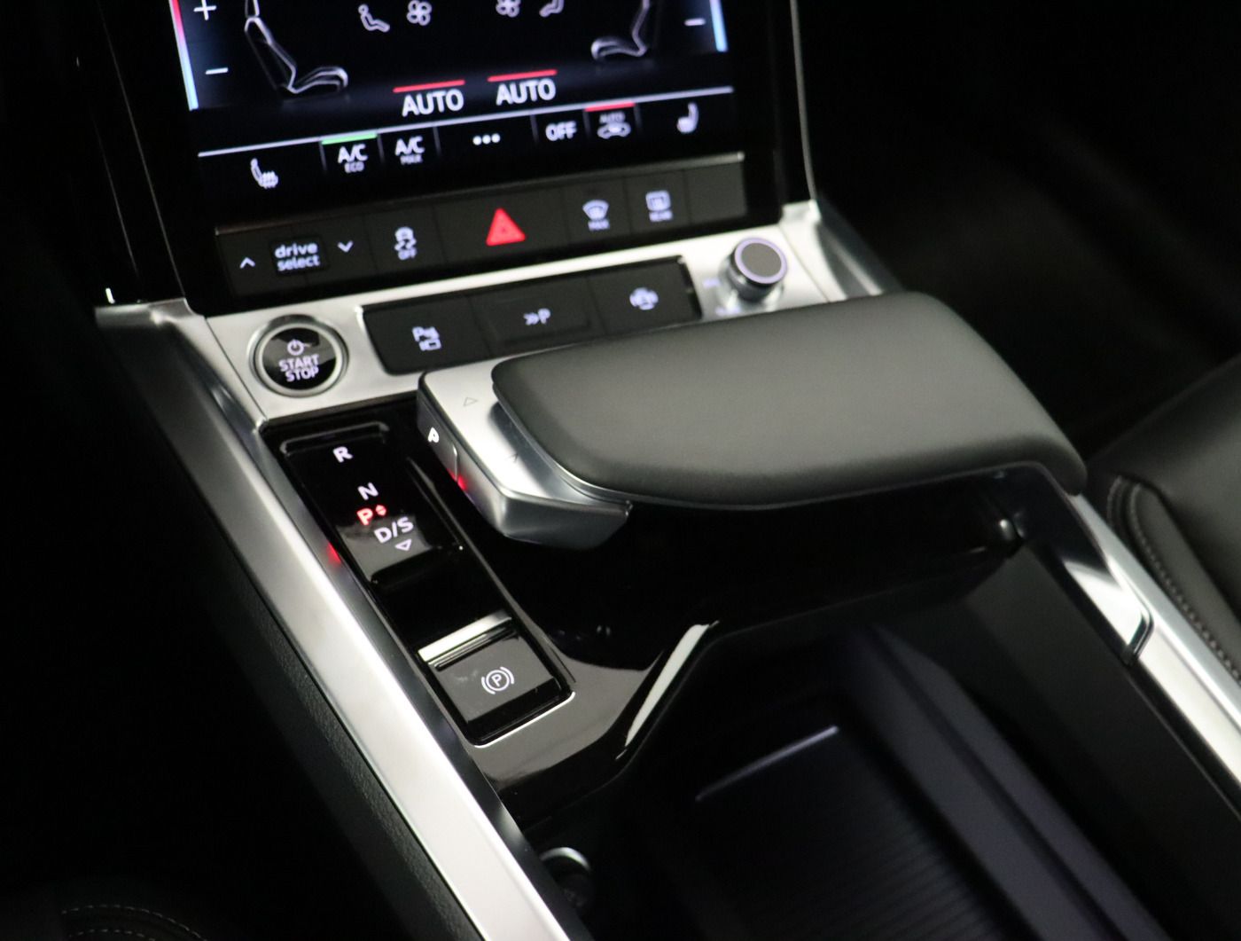 Fahrzeugabbildung Audi Q8 e-tron 55 quattro S line |Matrix|Luft|LED