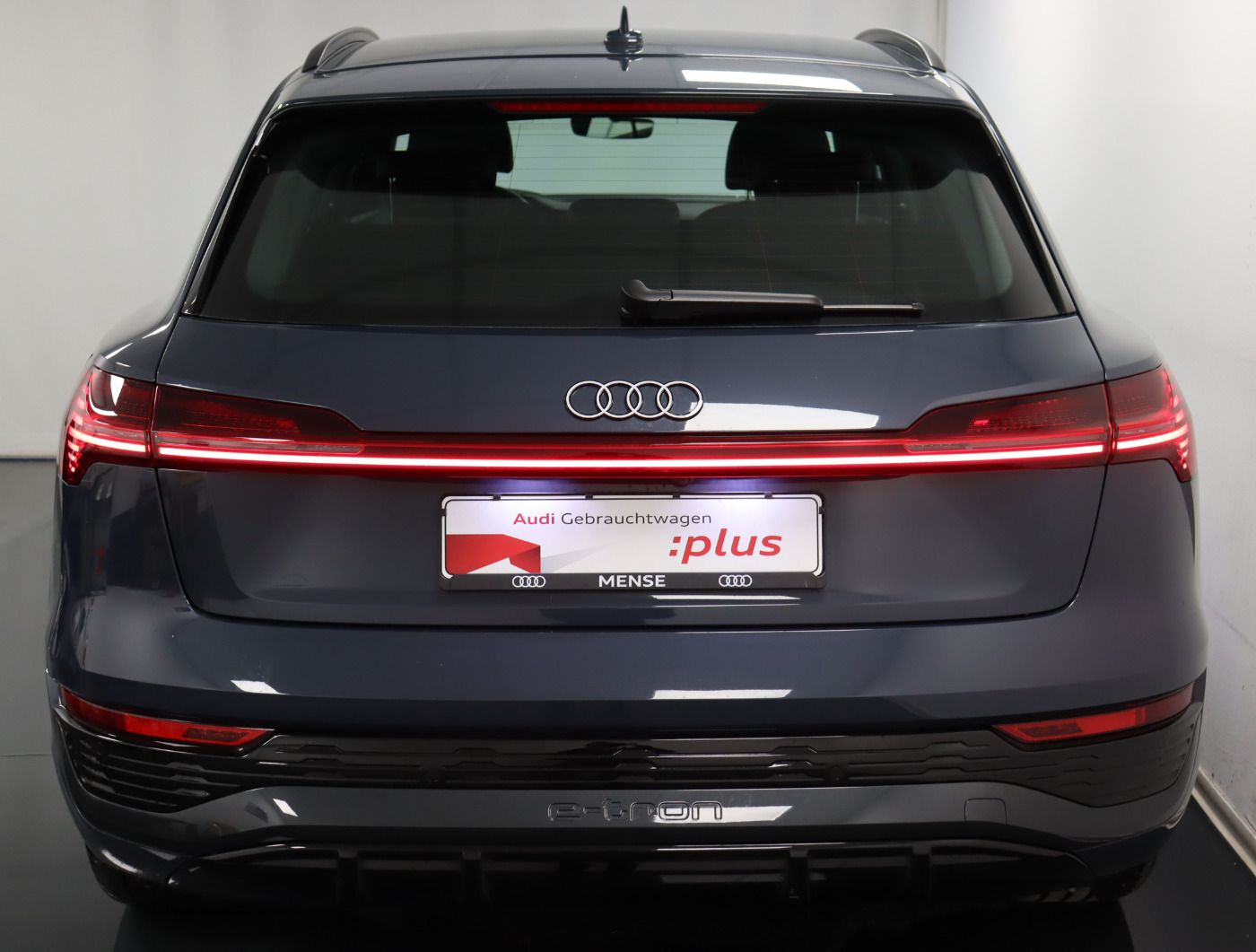 Fahrzeugabbildung Audi Q8 e-tron 55 quattro S line |Matrix|Luft|LED