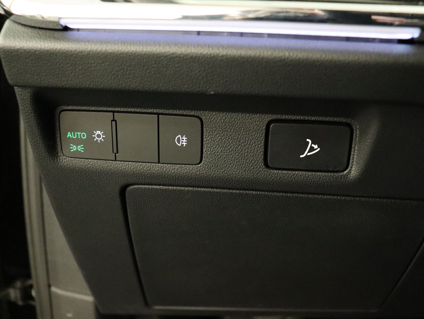 Fahrzeugabbildung SKODA Enyaq iV 80 |AHK|4xSHZ|FLA|ACC|HUD|KeyLess|Navi