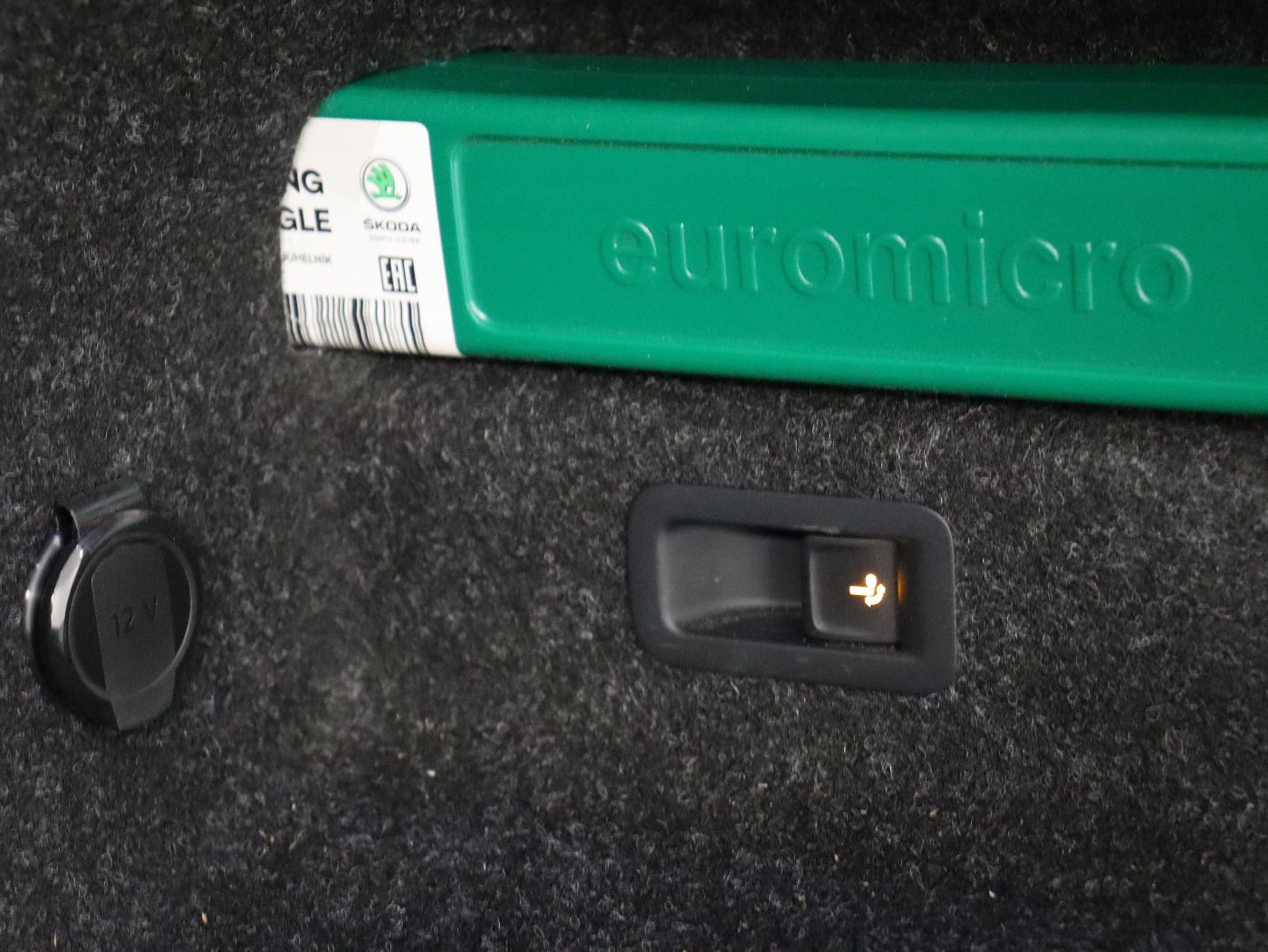 Fahrzeugabbildung SKODA Enyaq iV 80 |AHK|4xSHZ|FLA|ACC|HUD|KeyLess|Navi
