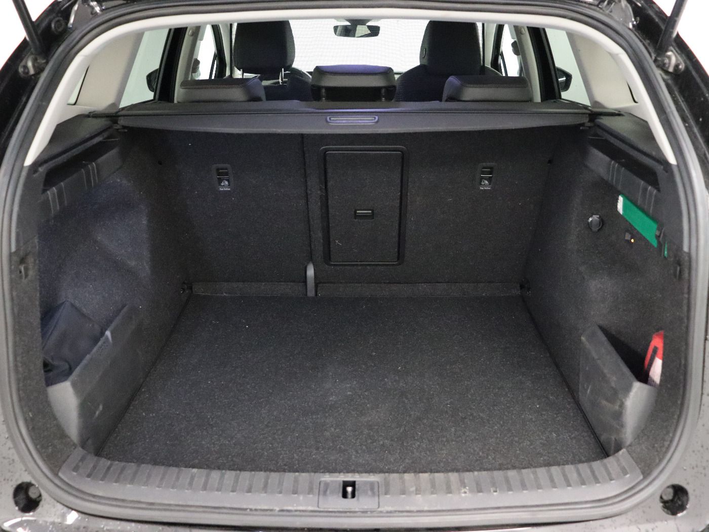 Fahrzeugabbildung SKODA Enyaq iV 80 |AHK|4xSHZ|FLA|ACC|HUD|KeyLess|Navi