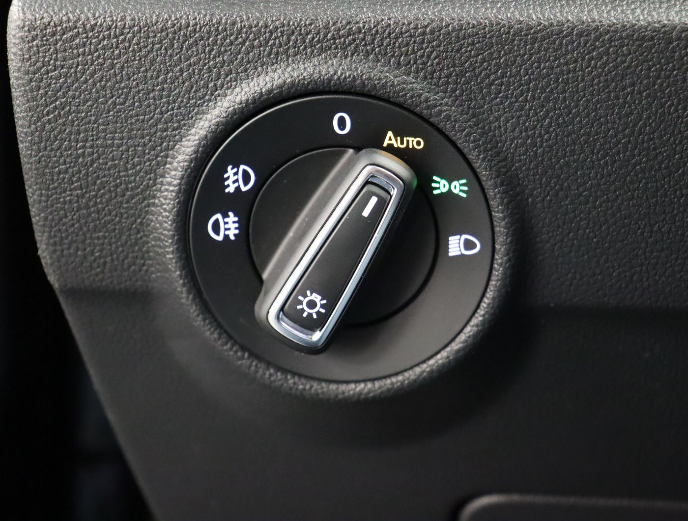 Fahrzeugabbildung Volkswagen T-ROC 2.0 TSI 4M DSG Sport R-line |ACC|SpurH|LM