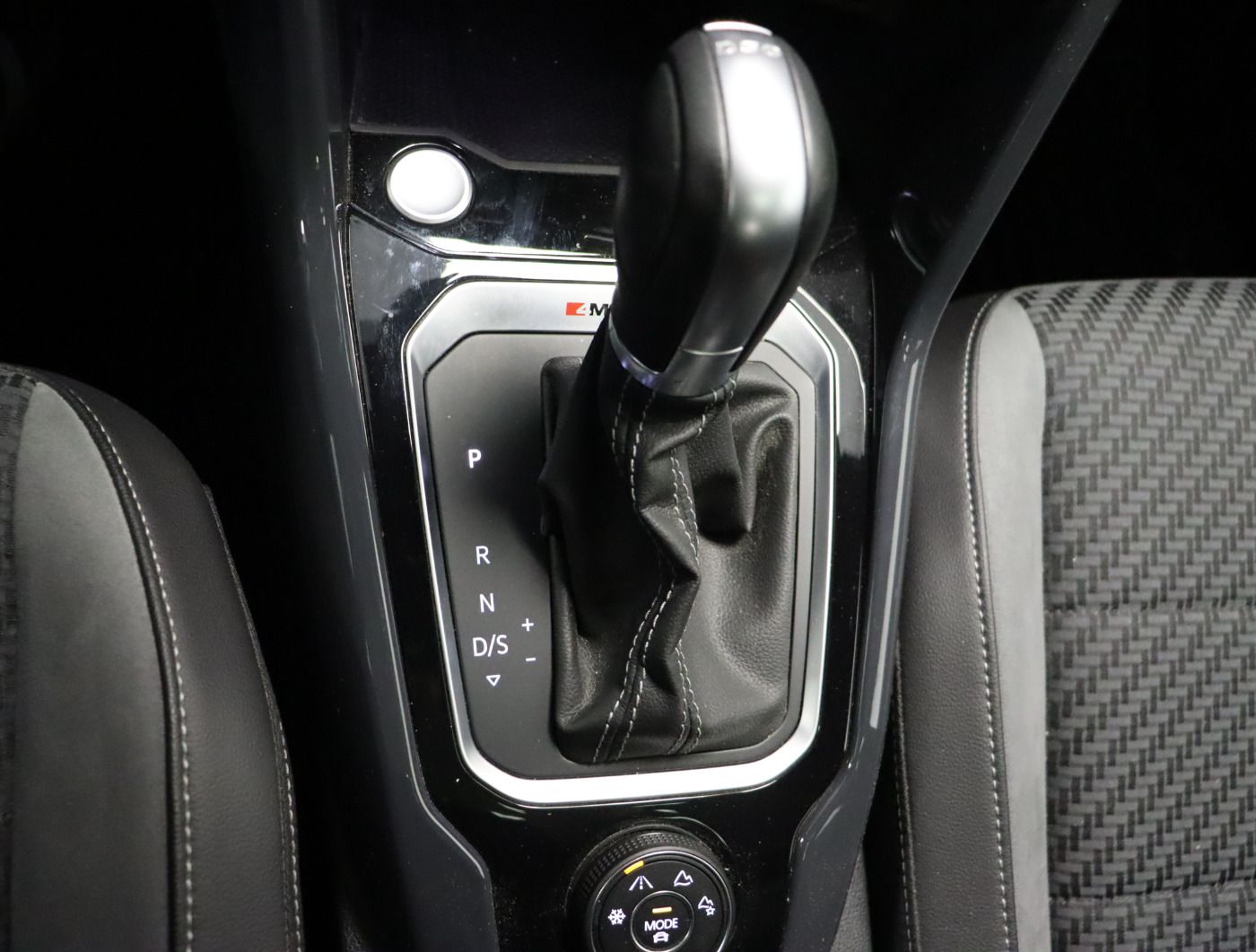 Fahrzeugabbildung Volkswagen T-ROC 2.0 TSI 4M DSG Sport R-line |ACC|SpurH|LM