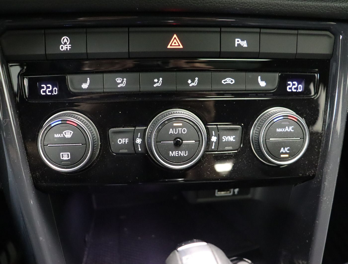 Fahrzeugabbildung Volkswagen T-ROC 2.0 TSI 4M DSG Sport R-line |ACC|SpurH|LM