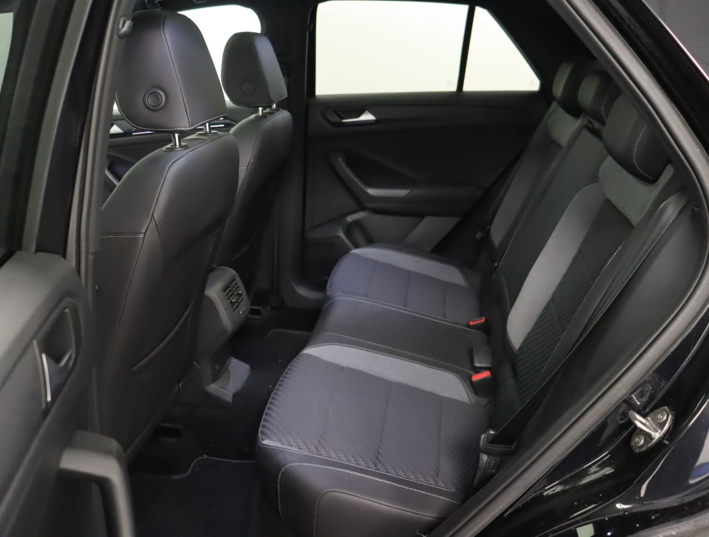 Fahrzeugabbildung Volkswagen T-ROC 2.0 TSI 4M DSG Sport R-line |ACC|SpurH|LM