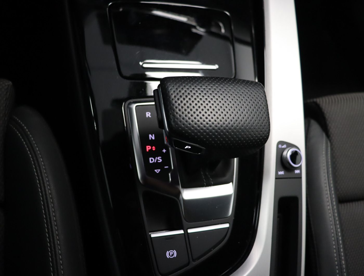 Fahrzeugabbildung Audi A4 Avant 40 TDI quattro S tronic S line |Matrix