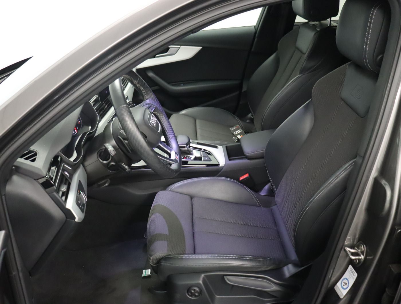 Fahrzeugabbildung Audi A4 Avant 40 TDI quattro S tronic S line |Matrix