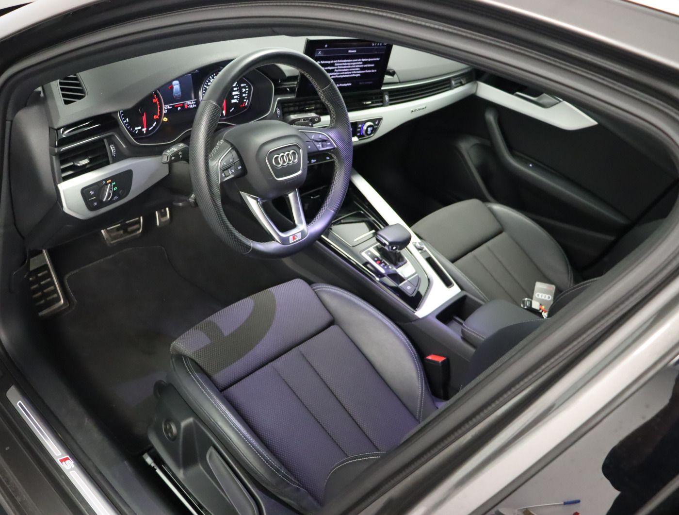Fahrzeugabbildung Audi A4 Avant 40 TDI quattro S tronic S line |Matrix